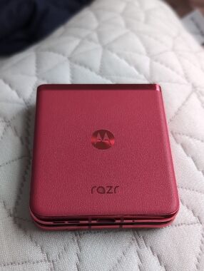Motorola Razr Plus Foldable Phone - Viva Magenta Pink